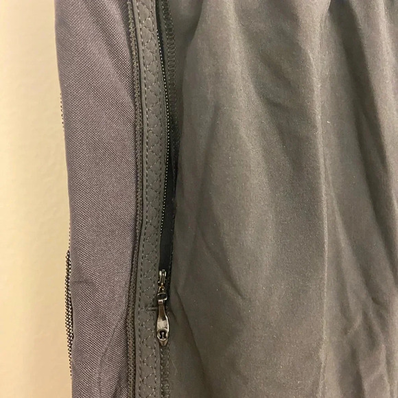 Lululemon Black Crop Jogger Pants Size 8 - Picture 3 of 4